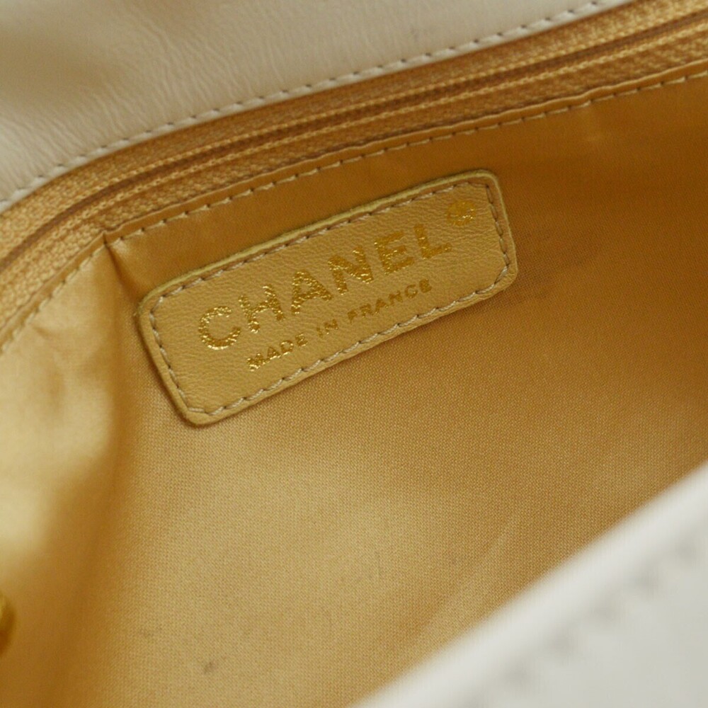 Chanel Rodeo Drive Lambskin Medium - Picture 4 of 11